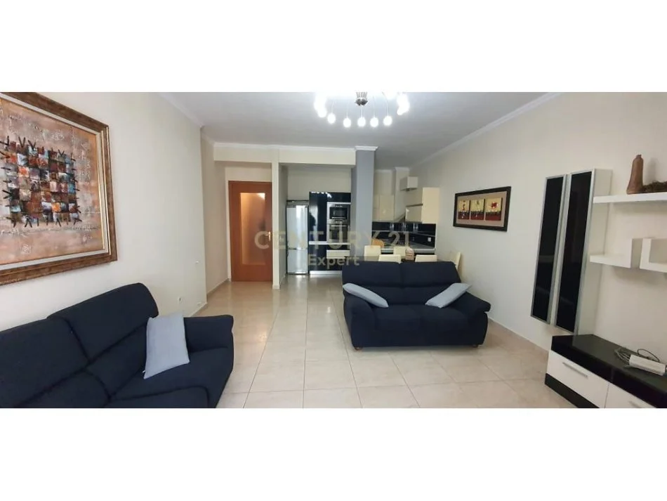 Tirane, jap me qera apartament 2+1+2 , 126 m² 750 € (Komuna e Parisit)