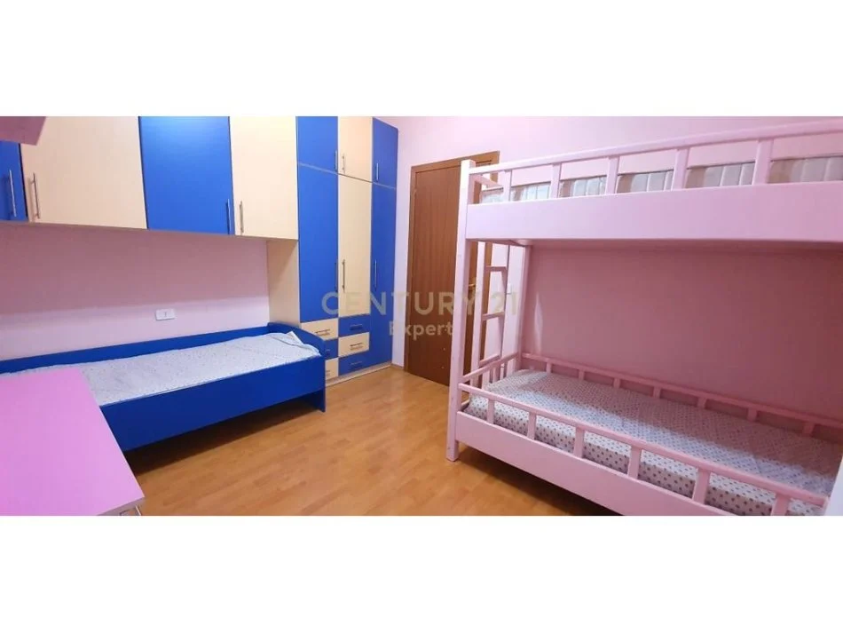 Tirane, jap me qera apartament 2+1+2 , 126 m² 750 € (Komuna e Parisit)