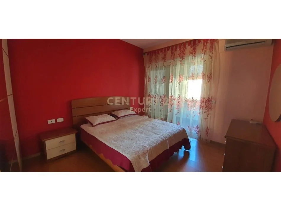 Tirane, jap me qera apartament 2+1+2 , 126 m² 750 € (Komuna e Parisit)