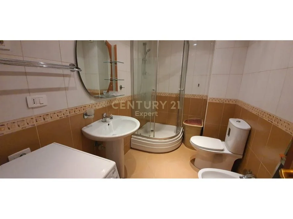 Tirane, jap me qera apartament 2+1+2 , 126 m² 750 € (Komuna e Parisit)