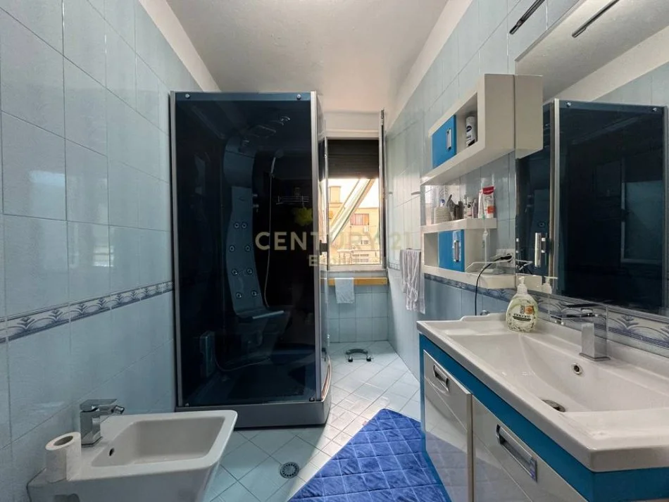 Tirane, shitet apartament Kati 2, 121 m² 250.000 € 