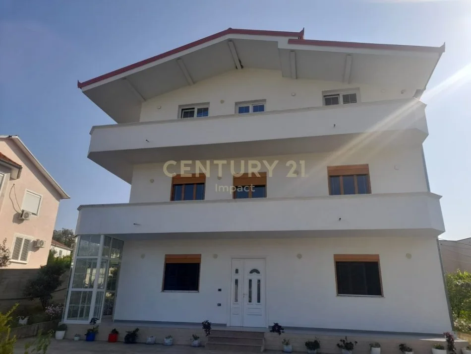 Tirane, jepet me qera Vile 3 Katshe Kati 0, 600 m² 1.700 €