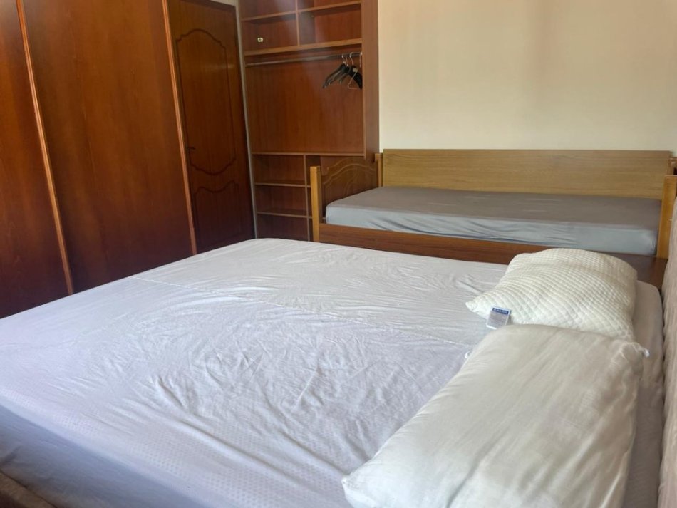 Tirane, jepet me qera apartament 1+1+Ballkon , 61 m² 450 € 