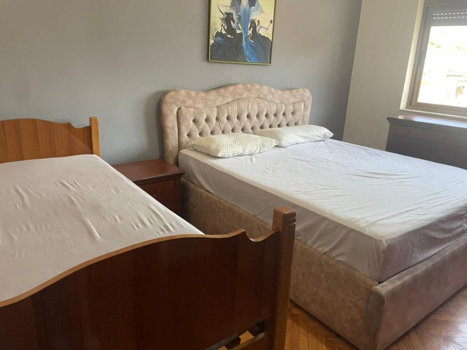 Tirane, jepet me qera apartament 1+1+Ballkon , 61 m² 450 € 