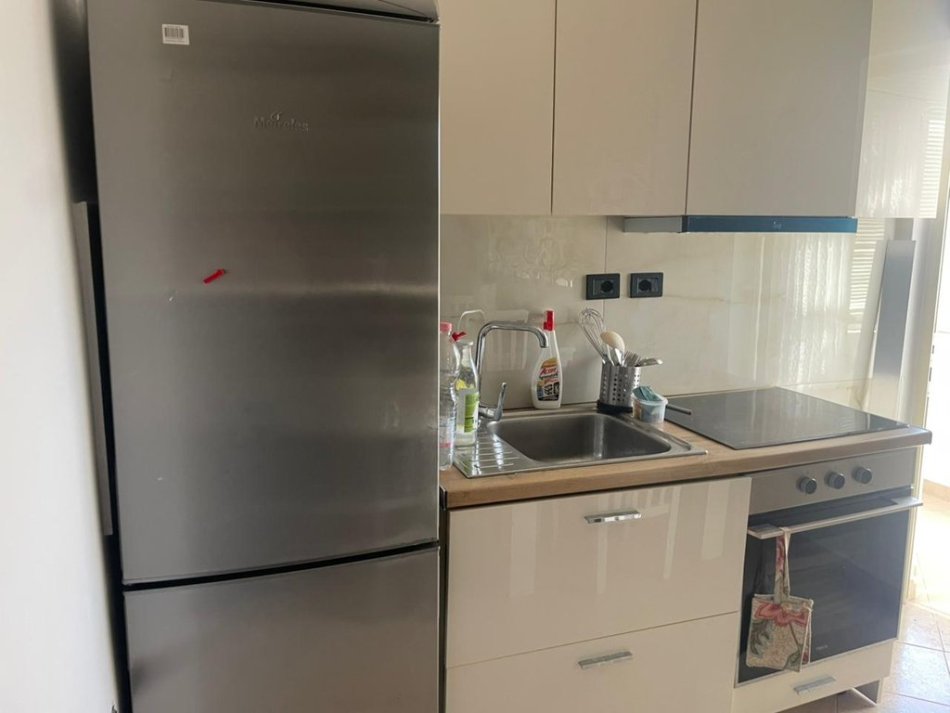 Tirane, jepet me qera apartament 1+1+Ballkon , 61 m² 450 € 
