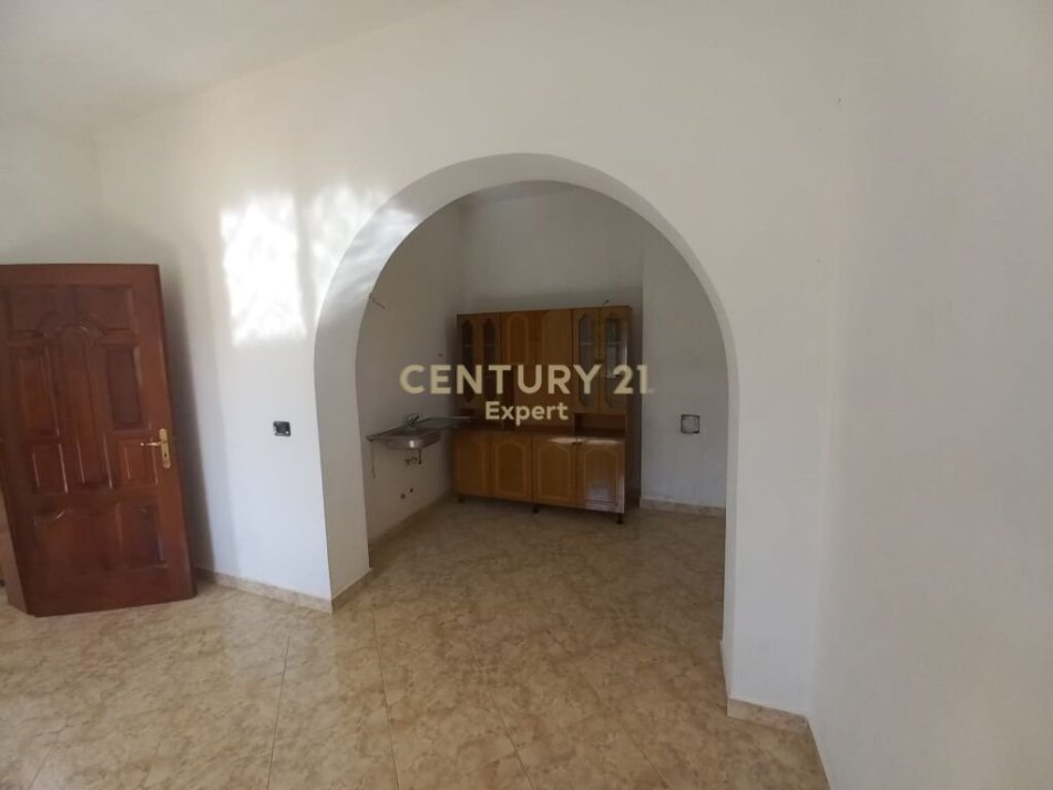 Tirane, shitet apartament 2 Katshe , 264 m² 150.000 € (FUSHE -PREZE)
