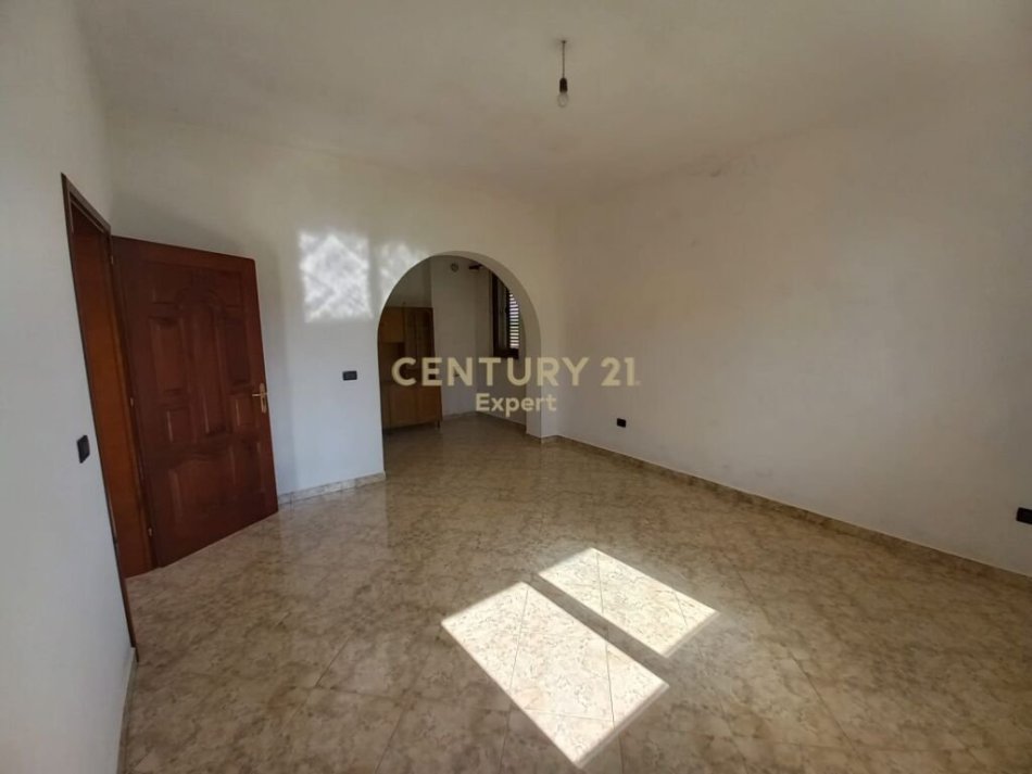 Tirane, shitet apartament 2 Katshe , 264 m² 150.000 € (FUSHE -PREZE)