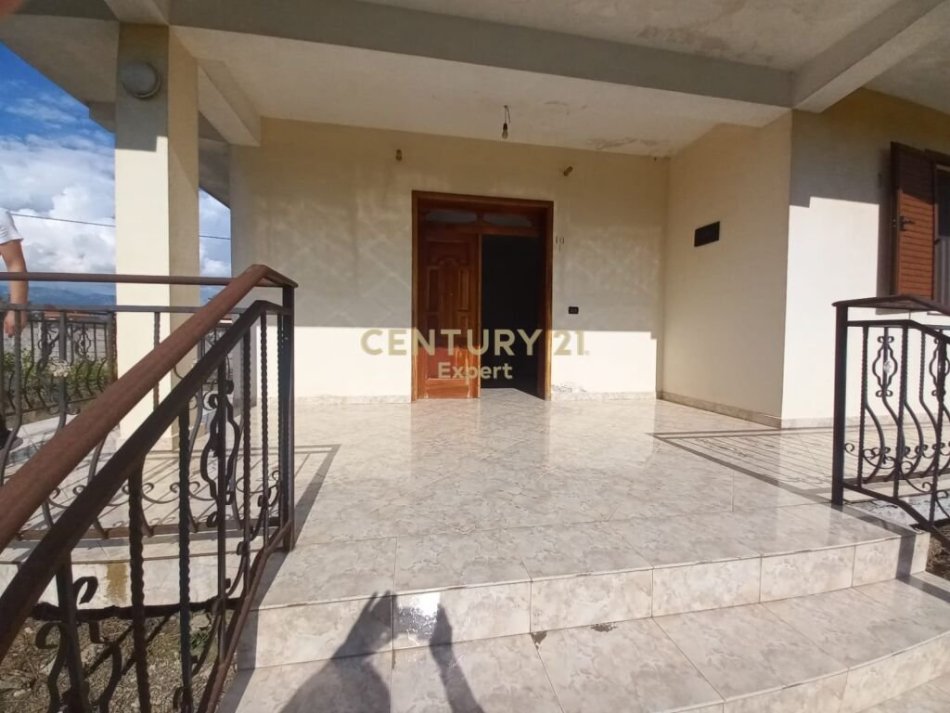 Tirane, shitet apartament 2 Katshe , 264 m² 150.000 € (FUSHE -PREZE)