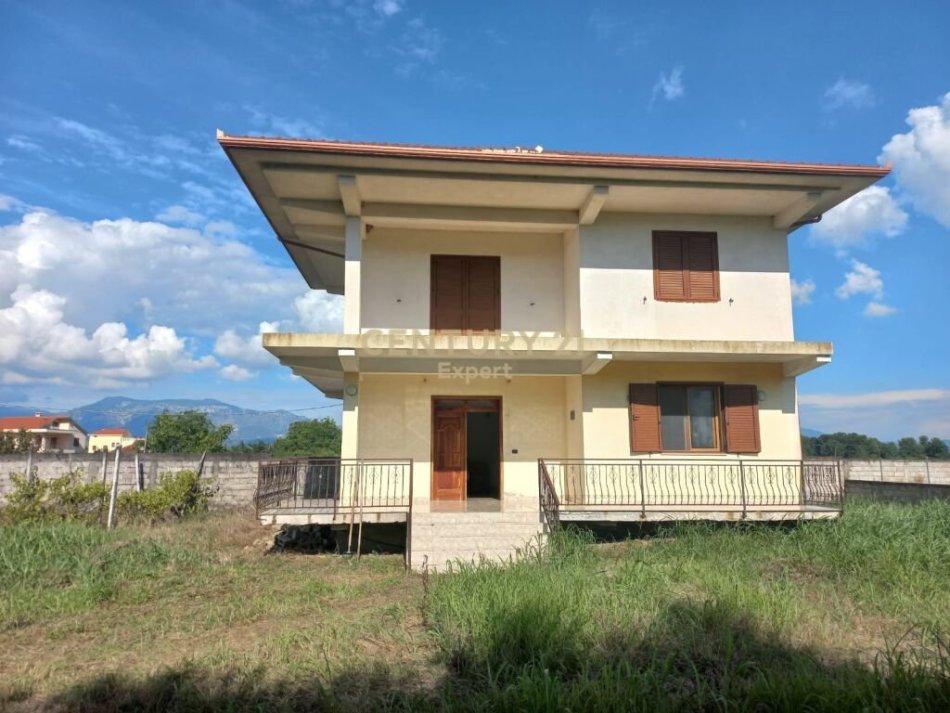 Tirane, shitet apartament 2 Katshe , 264 m² 150.000 € (FUSHE -PREZE)