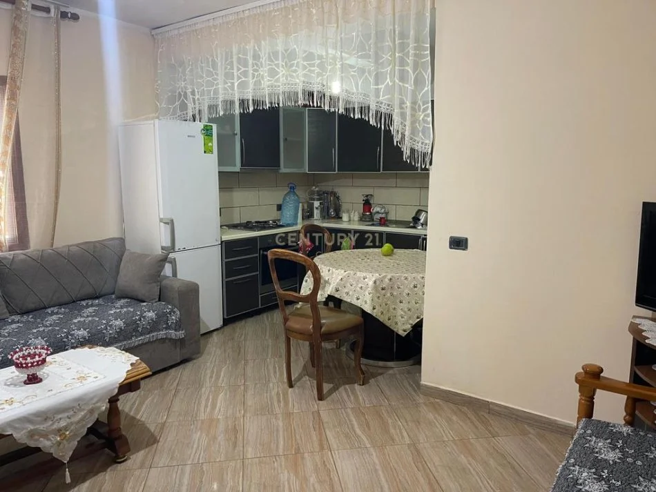Vlore, shitet shtepi 2+1 , 94 m² 