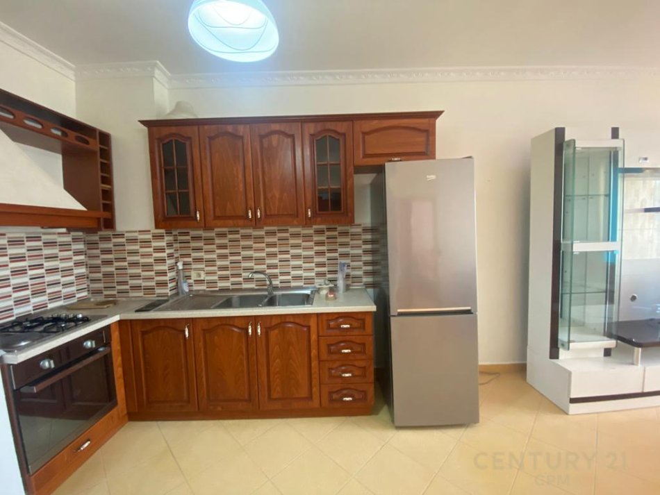 Tirane, jepet me qera apartament 1+1 Kati 5, 56 m² 350 € 