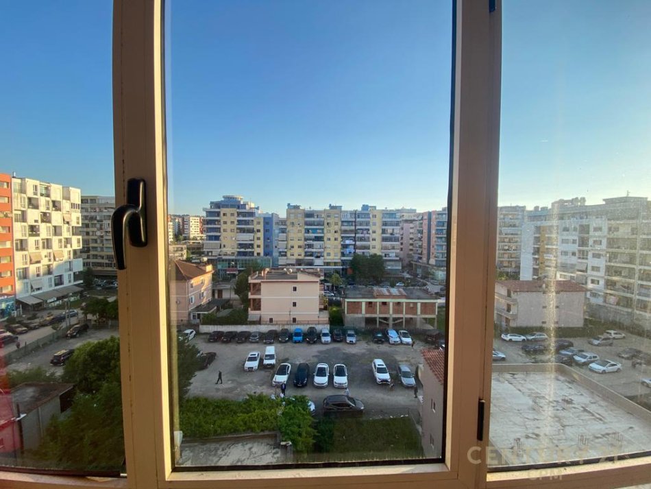 Tirane, jepet me qera apartament 1+1 Kati 5, 56 m² 350 € 
