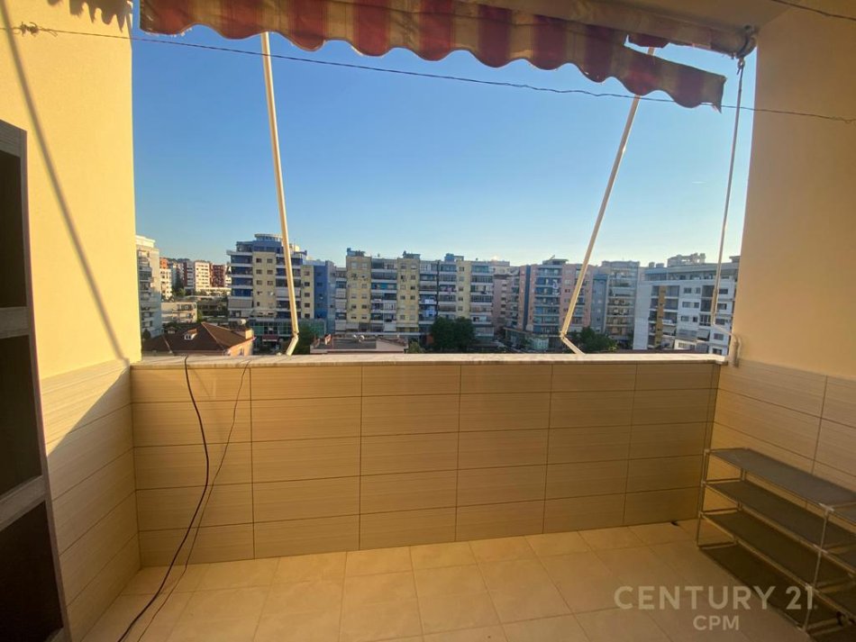 Tirane, jepet me qera apartament 1+1 Kati 5, 56 m² 350 € 
