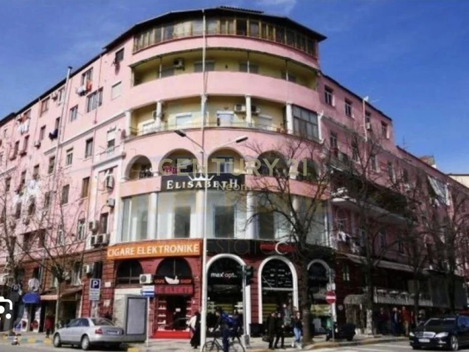 Tirane, jepet me qera dyqan Kati 0, 30 m² 550 € (Neom116402)
