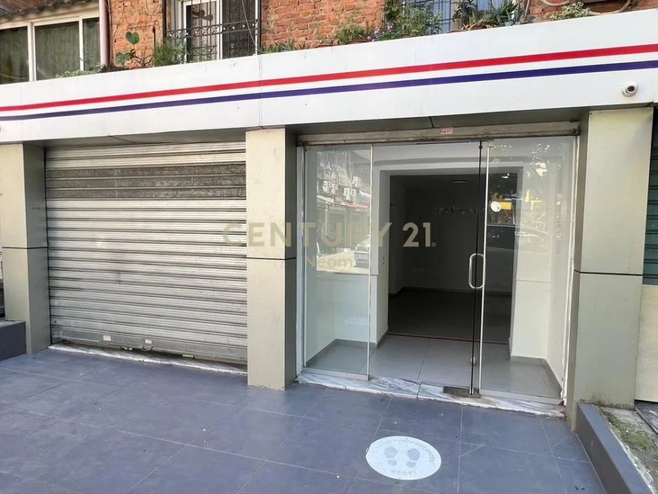 Tirane, jepet me qera dyqan Kati 0, 30 m² 550 € (Neom116402)