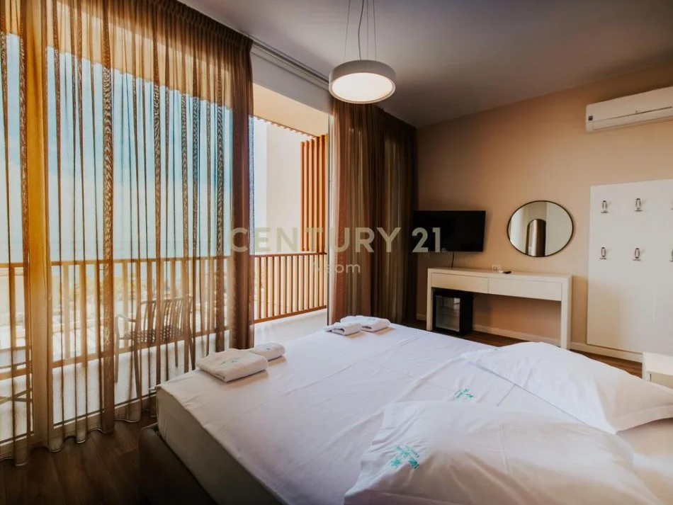 Dhermi - Palase, shitet Vile 2+1+Aneks+Ballkon Kati 0, 215 m² 1.500.000 € (Neom116415)