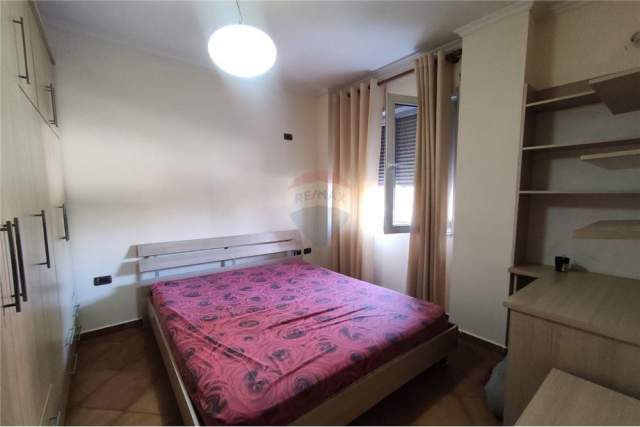 Tirane, jepet me qera apartament 1+1 Kati 1, 55 m² 300 Euro (Stadiumi Dinamo)