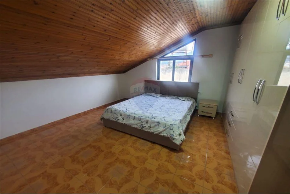 Tirane, jepet me qera apartament 2+1 Kati 3, 120 m² 400 € (Rruga Korabi , Jordan Misja)