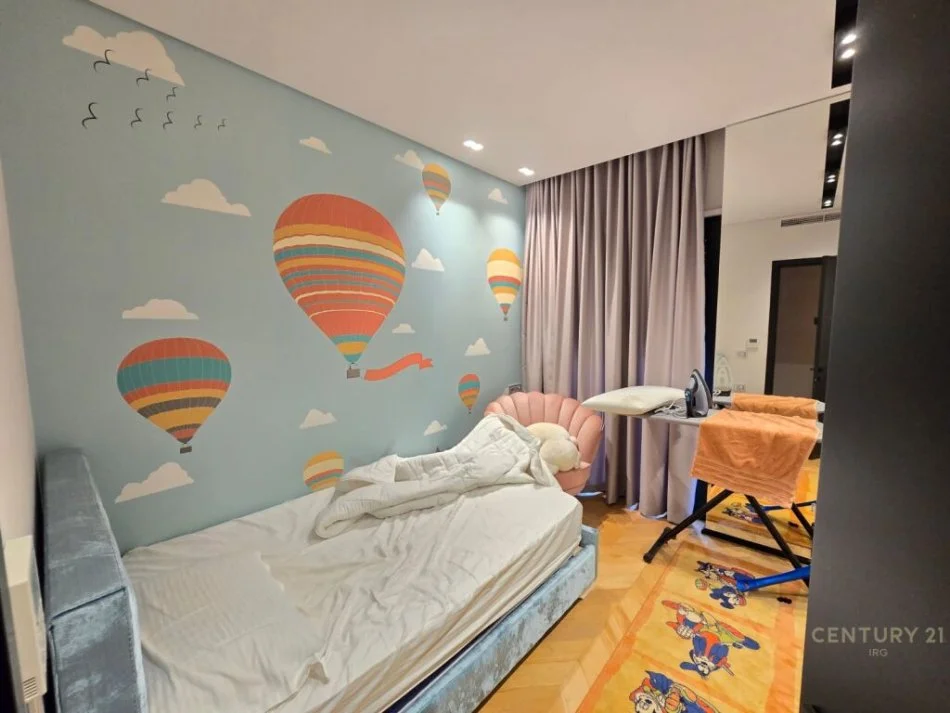 Tirane, jepet me qera 2+1+Ballkon Kati 3, 115 m² 750 € (Unaza e Re)