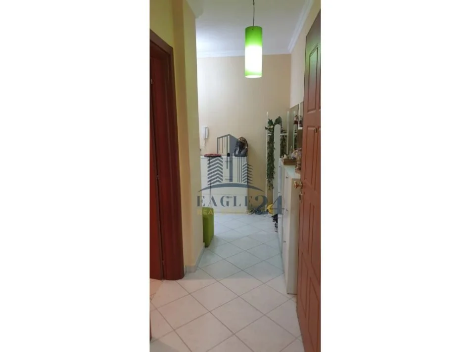 Tirane, jepet me qera apartament 2+1 , 75 m² 450 € (MISTO MAME)