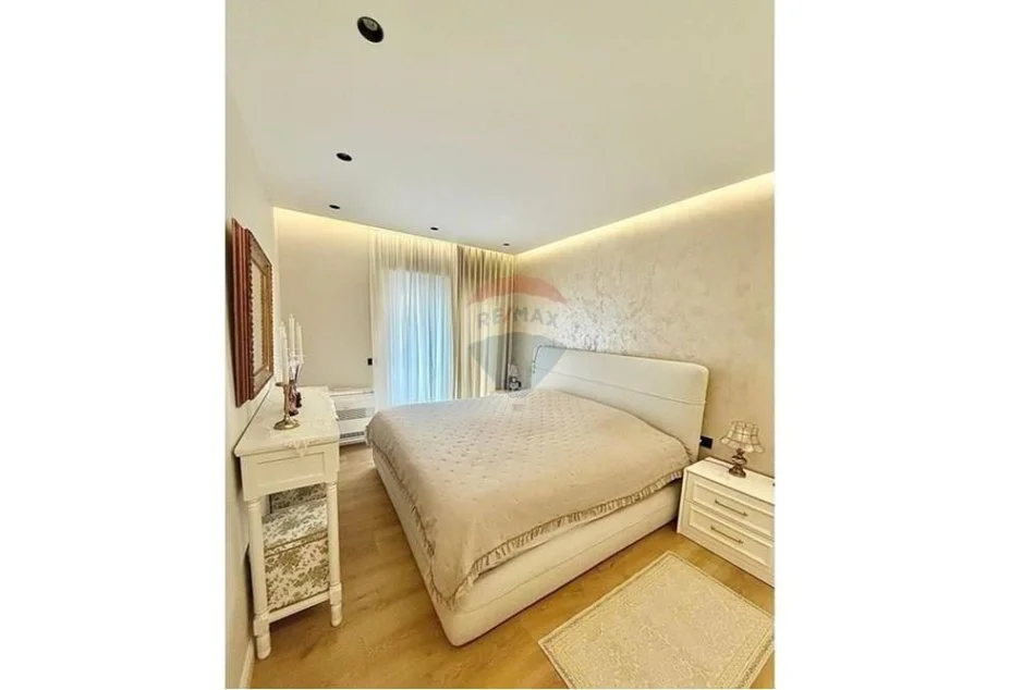 Tirane, jepet me qera apartament 2+1+Aneks+Ballkon Kati 4, 1.500 € (rruga e bogdaneve)