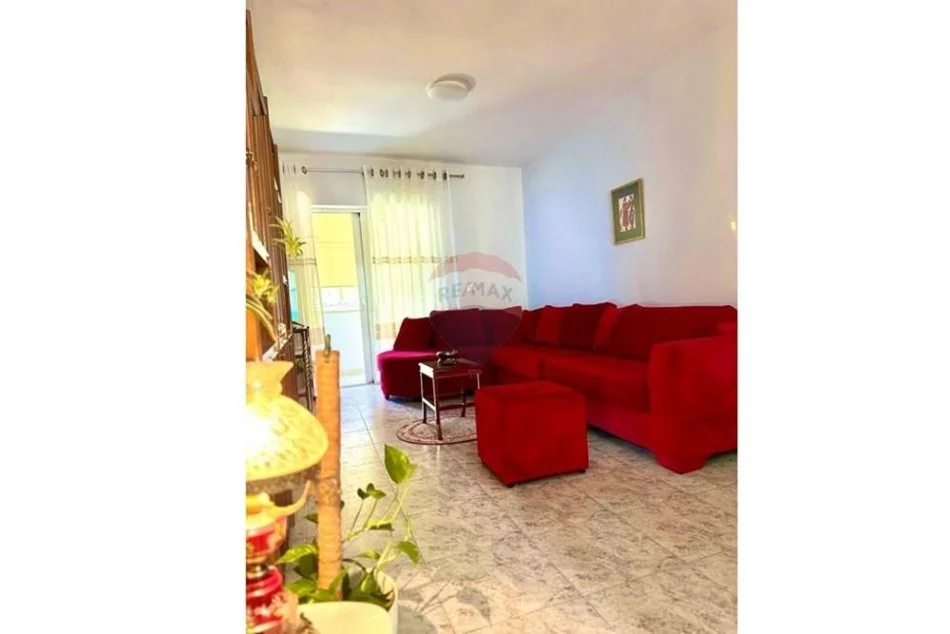 Tirane, jepet me qera apartament 2+1+Aneks+Ballkon , 87 m² 650 € (rruga Fortuzi)