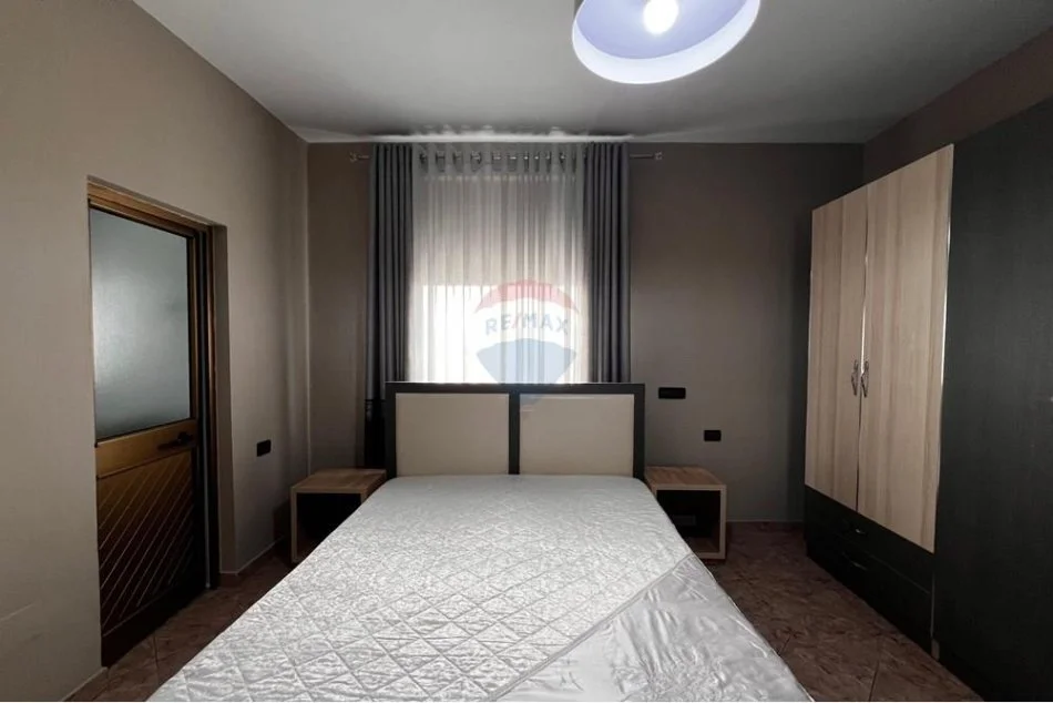 Tirane, jepet me qera apartament 2+1 , 150 m² 