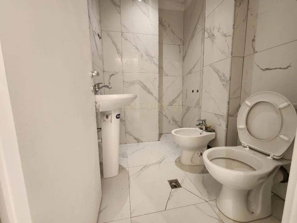 Tirane, shitet apartament 2+1 Kati 2, 73 m² 125.000 € 