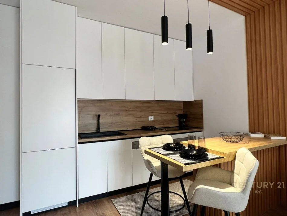 Tirane, jepet me qera 1+1 Kati 5, 78 m² 600 € 