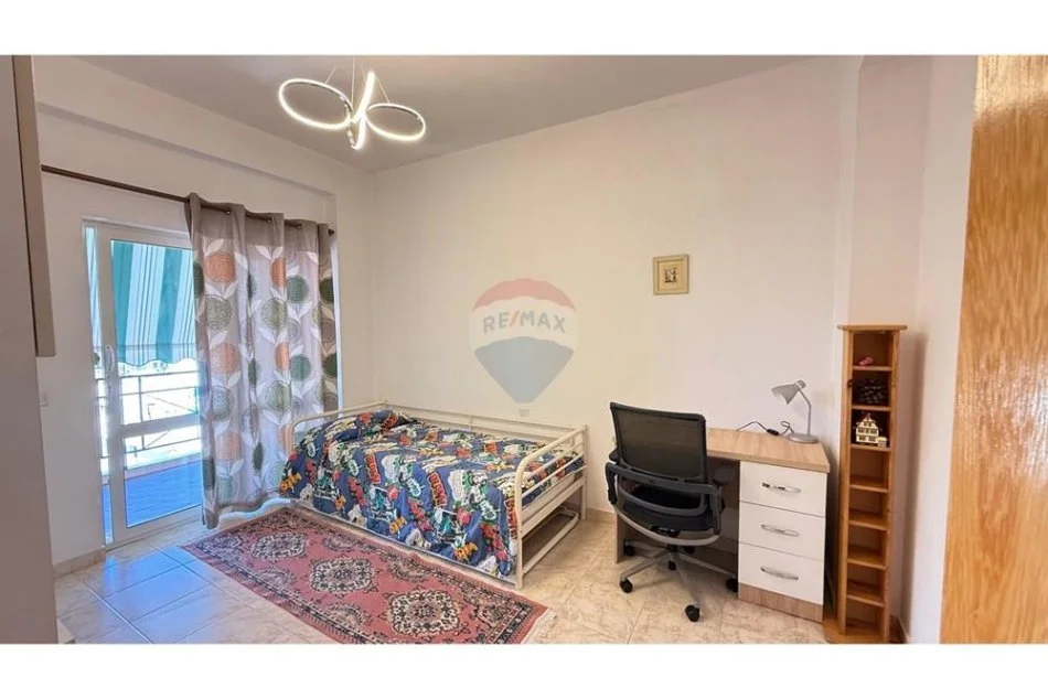 Tirane, jepet me qera apartament 3+1+Aneks Kati 3, 138 m² 700 € (Rruga Muhamet Gjollesha)