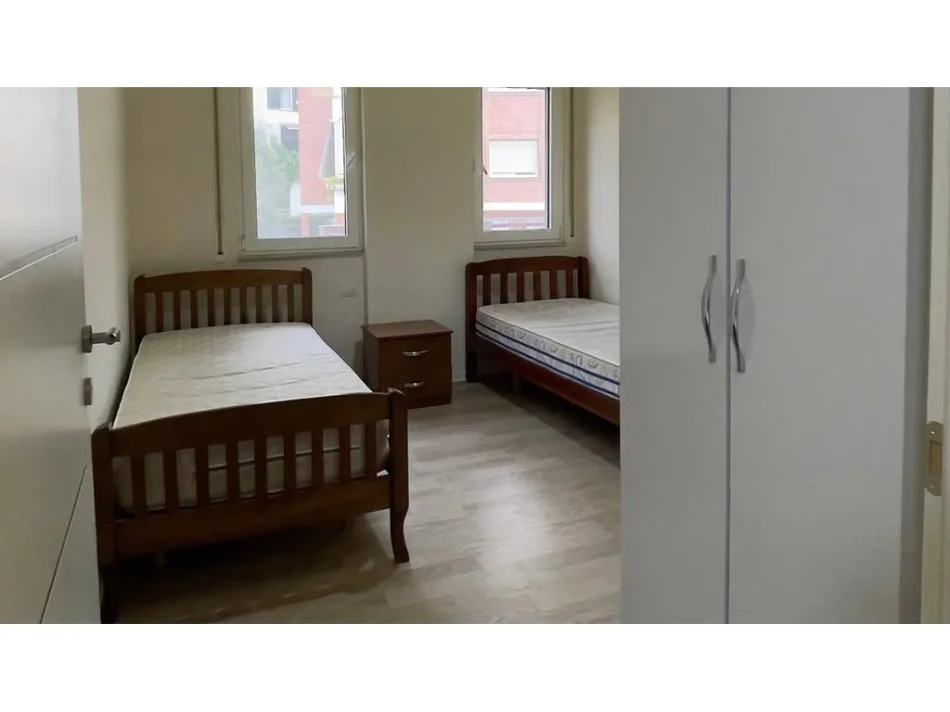 Tirane, jepet me qera apartament 2+1 Kati 5, 82 m² 650 € (KODRA E DIELLIT)