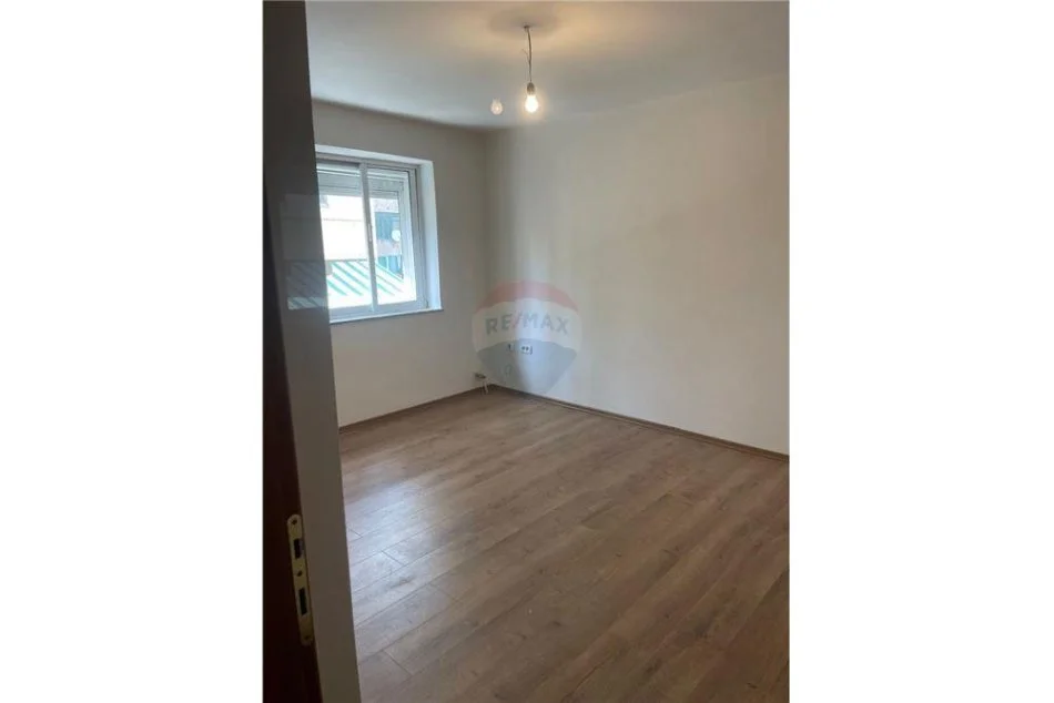 Tirane, jepet me qera zyre Kati 3, 60 m² 600 € (Rruga "Brigada 8")