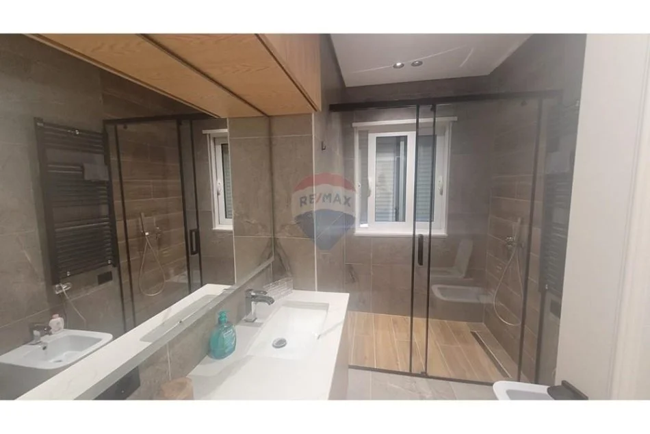 Tirane, jepet me qera apartament 2+1+Aneks+Ballkon Kati 4, 1.500 € (rruga e bogdaneve)