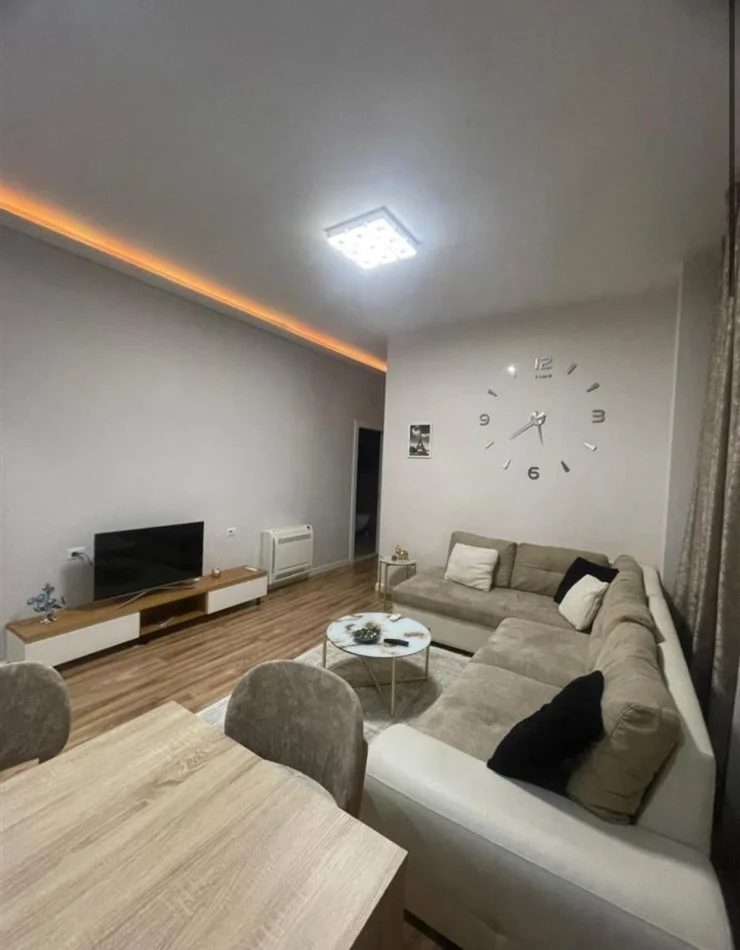Super Apartament me qera ne qender tek pazari i Ri (600 Euro)