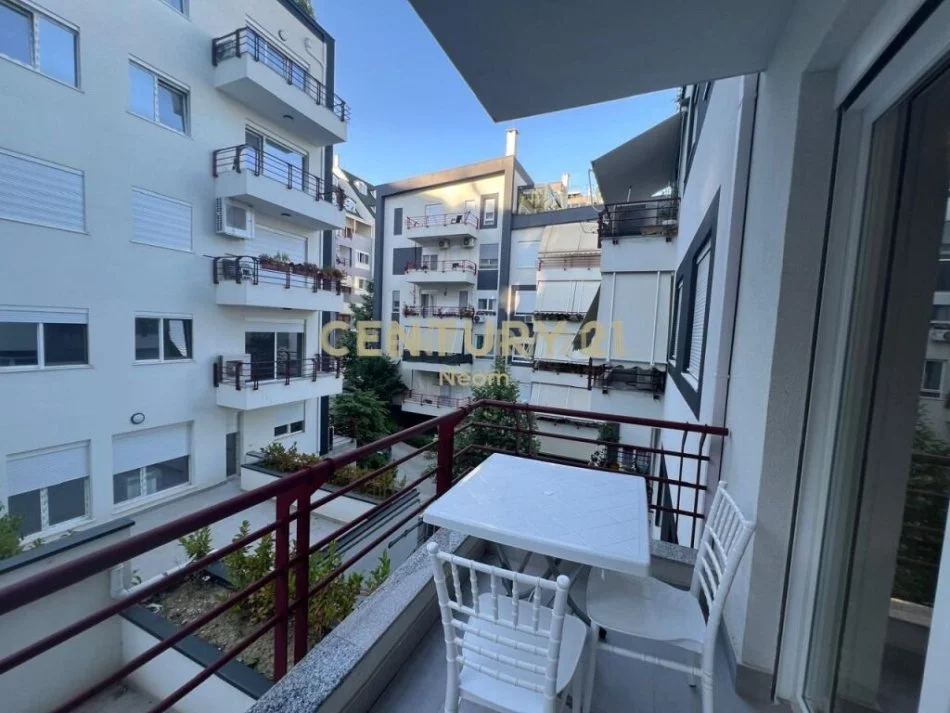 Tirane, jepet me qera apartament 2+1+Aneks+Ballkon Kati 3, 85 m² 900 € (Neom116427)