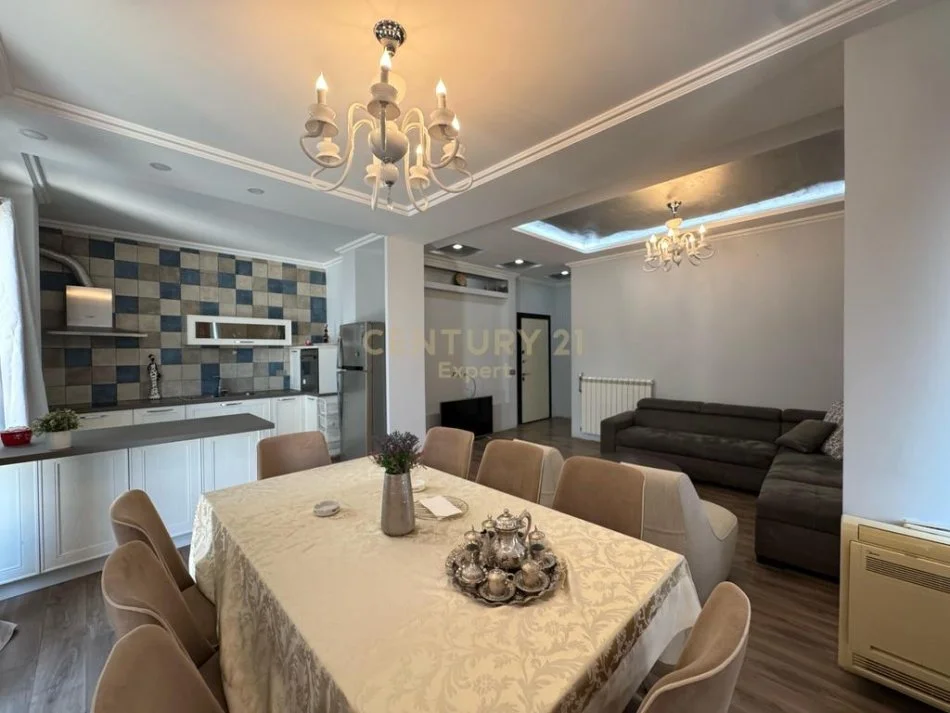 Tirane, shitet apartament 2+1+Ballkon Kati 5, 167 m² 165.000 € (Linze)