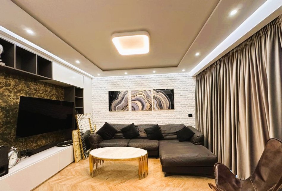 Tirane, jepet me qera apartament 1+1+Aneks+Ballkon Kati 5, 81 m² 1.000 € 
