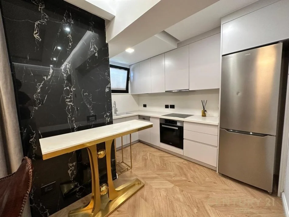 Tirane, jepet me qera apartament 1+1 Kati 5, 81 m² 1.000 € 