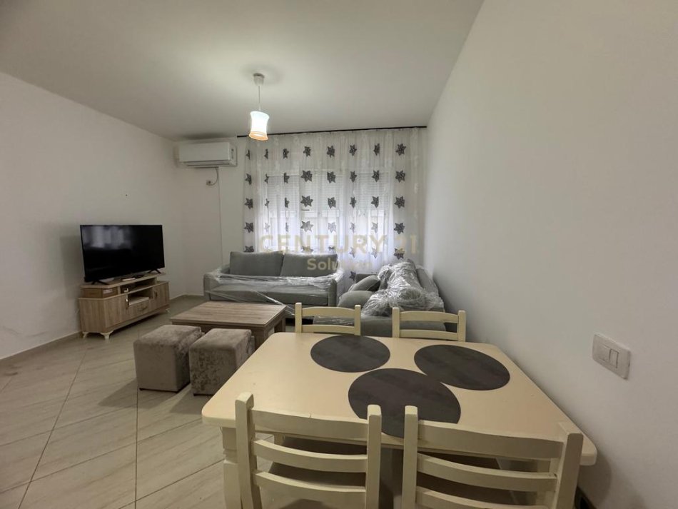 Tirane, jepet me qera apartament 2+1 Kati 2, 74 m² 500 € 