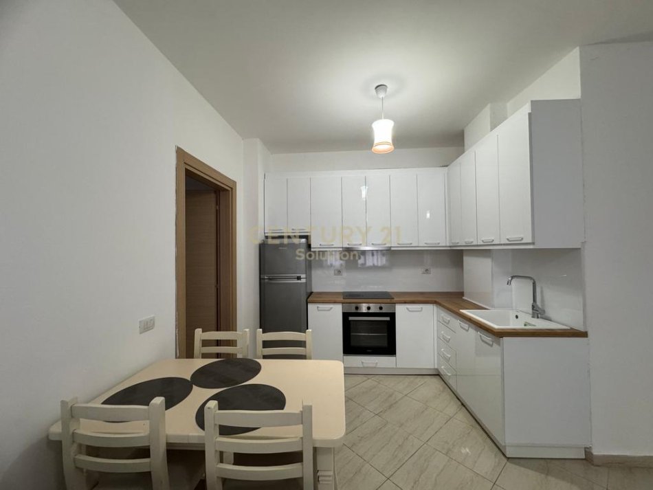 Tirane, jepet me qera apartament 2+1 Kati 2, 74 m² 500 € 