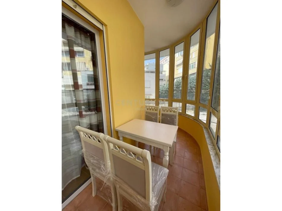 Tirane, jepet me qera apartament 2+1+Aneks+Ballkon Kati 1, 100 m² 600 € (Neom116438)