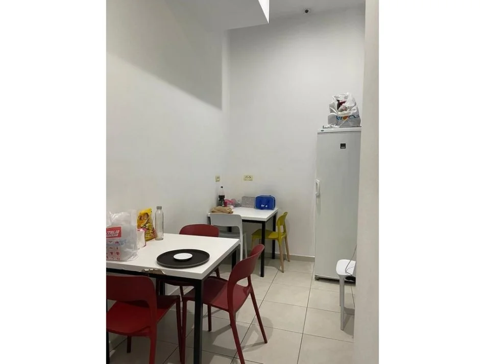 Tirane, jap me qera zyre , 263 m² 4.500 € (Ish Blloku)