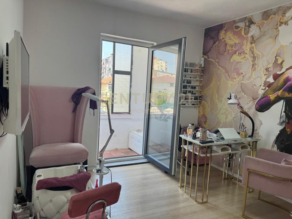 Tirane, jepet me qera apartament Kati 1, 61 m² 650 € 