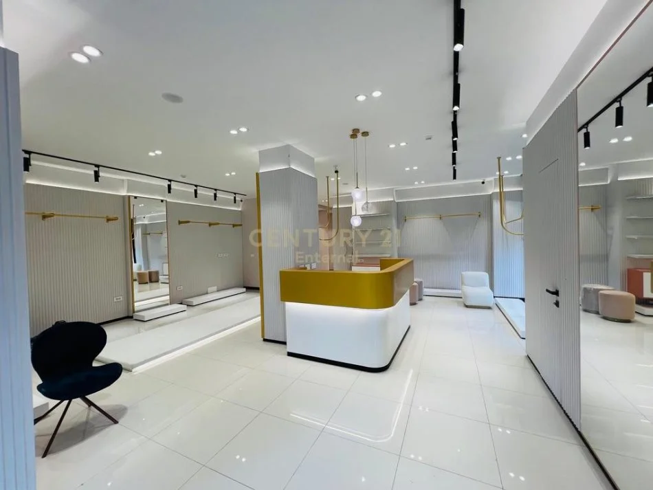Tirane, jap me qera ambjent biznesi , 94 m² 2.000 € (Komuna e Parisit)