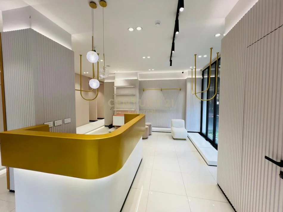 Tirane, jap me qera ambjent biznesi , 94 m² 2.000 € (Komuna e Parisit)