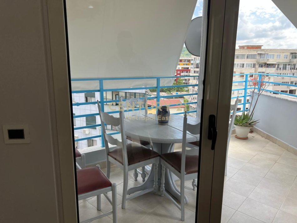 Tirane, jepet me qera apartament 2+1+Ballkon Kati 7, 120 m² 450 € (Rr. Misto Mame)