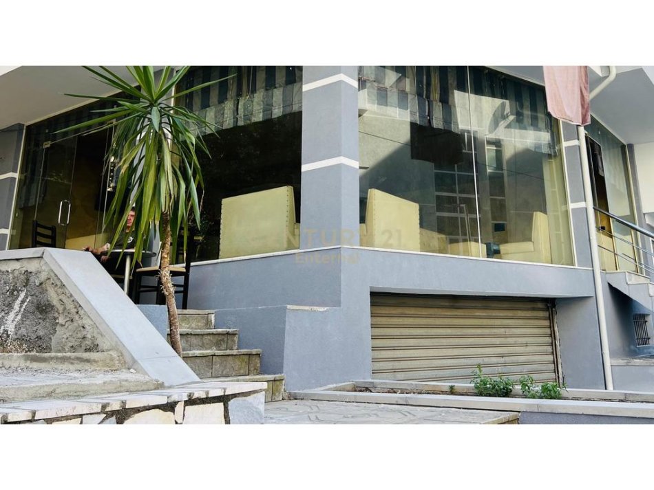 Tirane, jepet me qera ambjent biznesi , 80 m² 600 € 