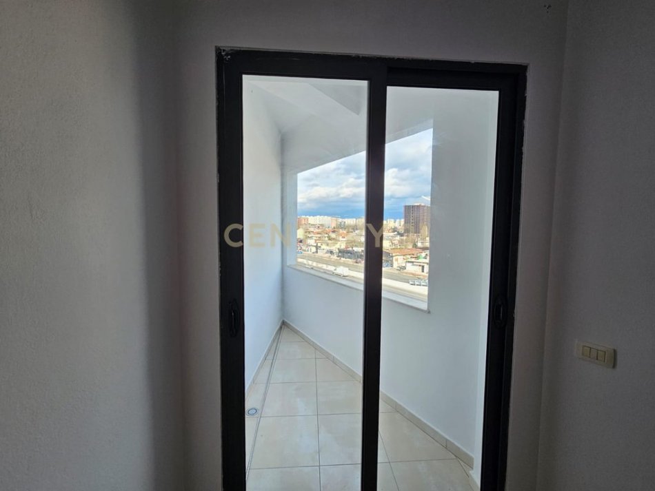 Tirane, jepet me qera apartament 2+1 Kati 3, 94 m² 400 € (Rr.Teodor Keko)
