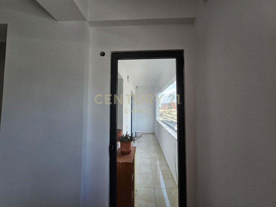 Tirane, jepet me qera apartament 2+1 Kati 3, 94 m² 400 € (Rr.Teodor Keko)