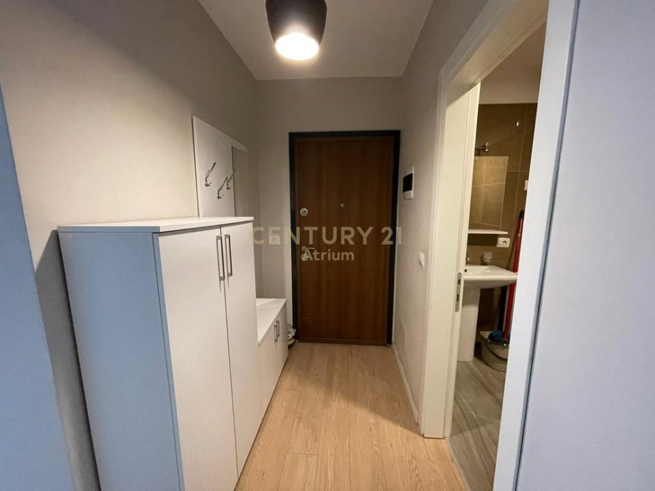Tirane, jepet me qera apartament 1+1 Kati 2, 70 m² 600 € (Bulevardi Deshmoret e Komit)